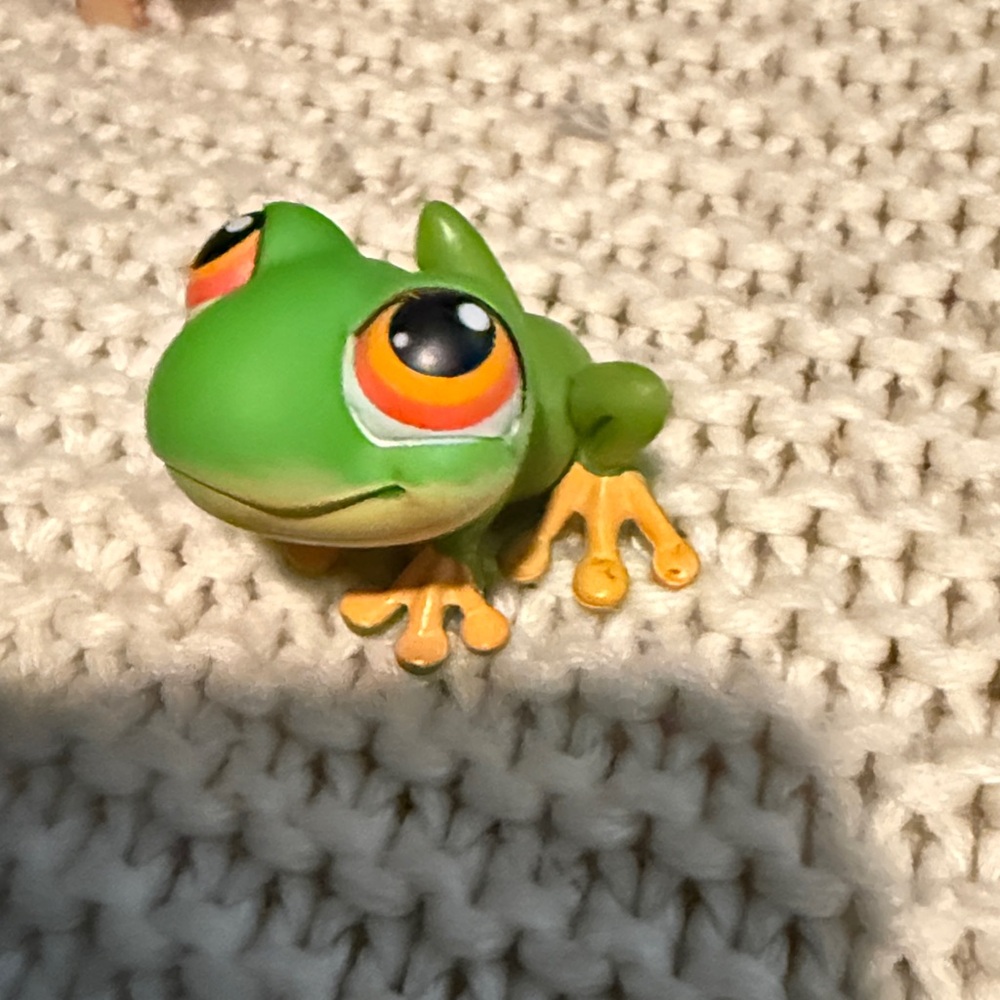 Littlest pet shop years 2005, 2007, 2009
 #50, #1082,  #1086 - Picture 8 of 9